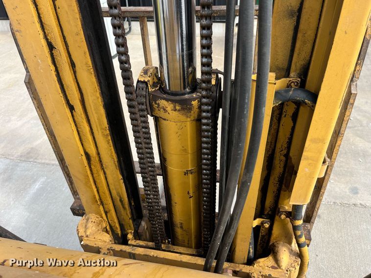 image for item LA9865 Caterpillar TC30  forklift