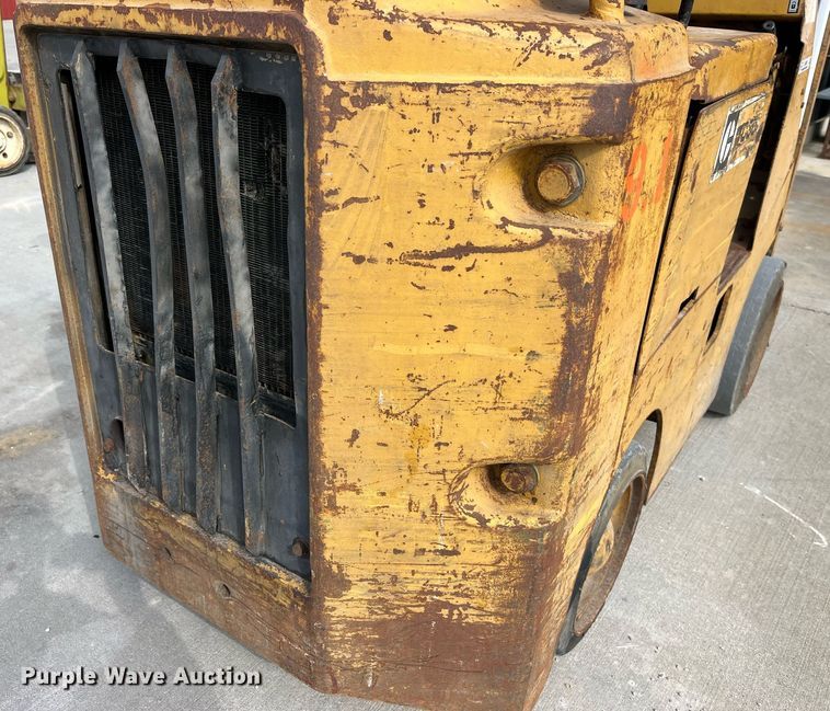 image for item LA9865 Caterpillar TC30  forklift