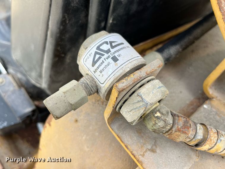 image for item LA9865 Caterpillar TC30  forklift