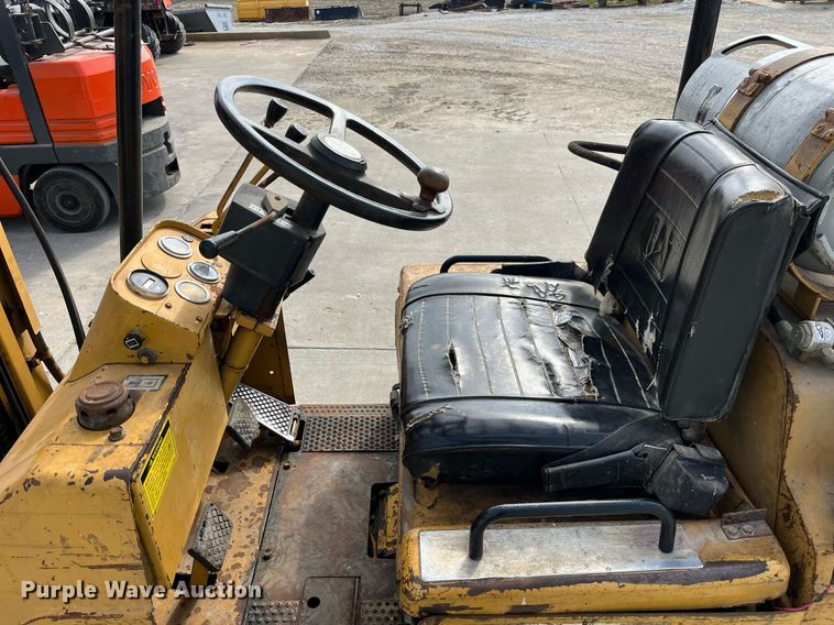 image for item LA9865 Caterpillar TC30  forklift