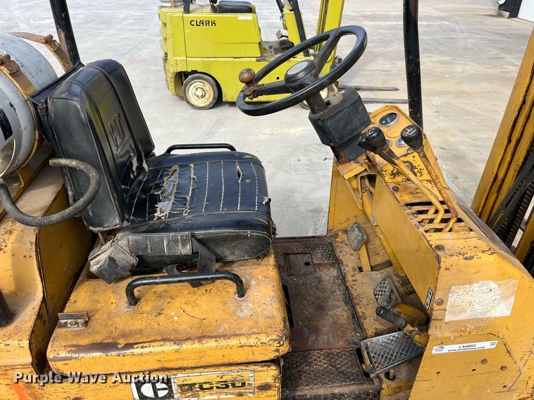 image for item LA9865 Caterpillar TC30  forklift