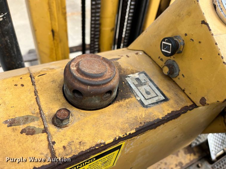 image for item LA9865 Caterpillar TC30  forklift