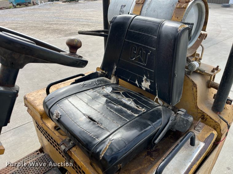 image for item LA9865 Caterpillar TC30  forklift