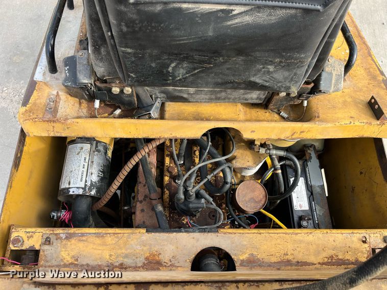 image for item LA9865 Caterpillar TC30  forklift