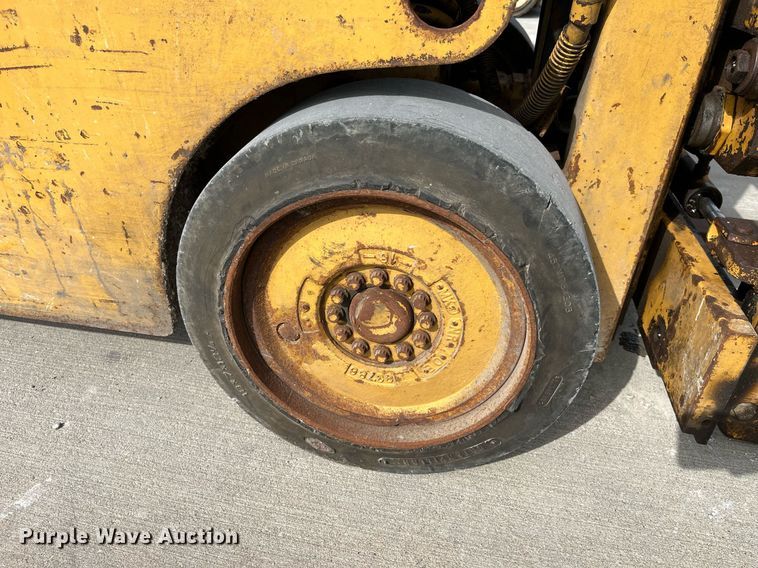 image for item LA9865 Caterpillar TC30  forklift