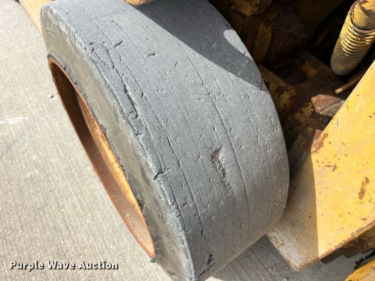 image for item LA9865 Caterpillar TC30  forklift