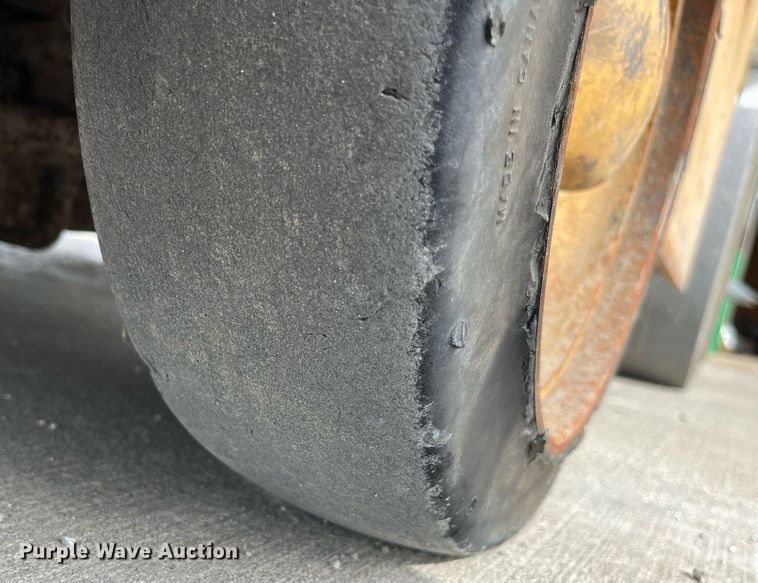 image for item LA9865 Caterpillar TC30  forklift