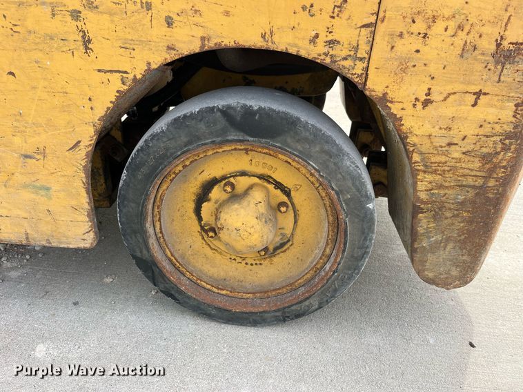 image for item LA9865 Caterpillar TC30  forklift