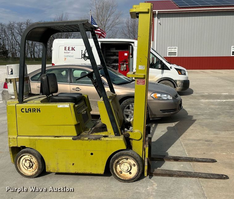 image for item LA9866 Clark 1641076  forklift