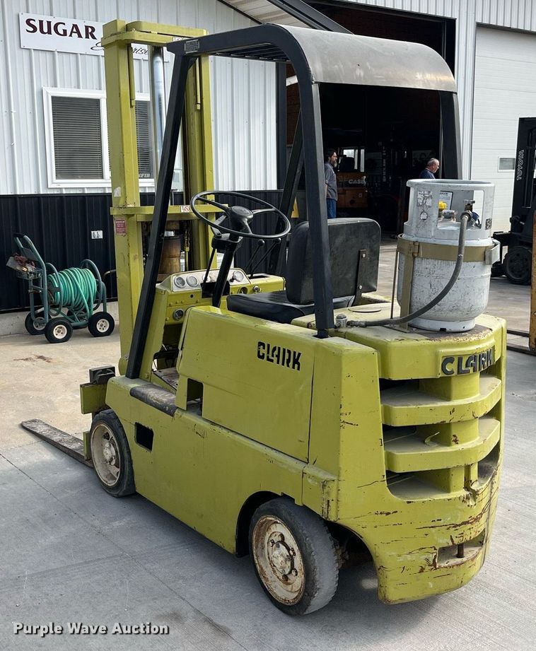 image for item LA9866 Clark 1641076  forklift