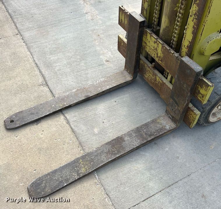image for item LA9866 Clark 1641076  forklift