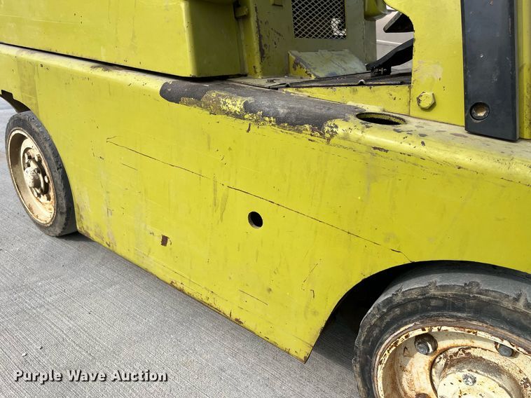 image for item LA9866 Clark 1641076  forklift