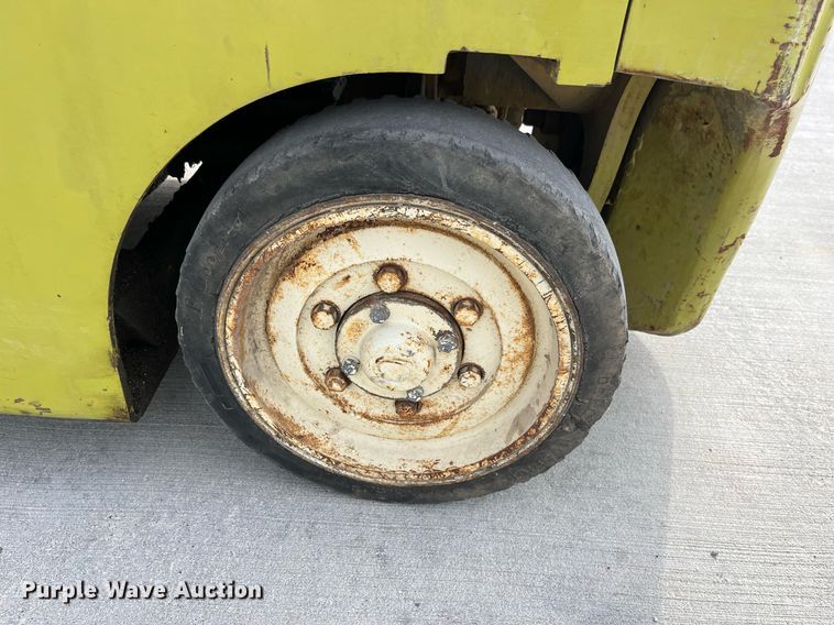 image for item LA9866 Clark 1641076  forklift