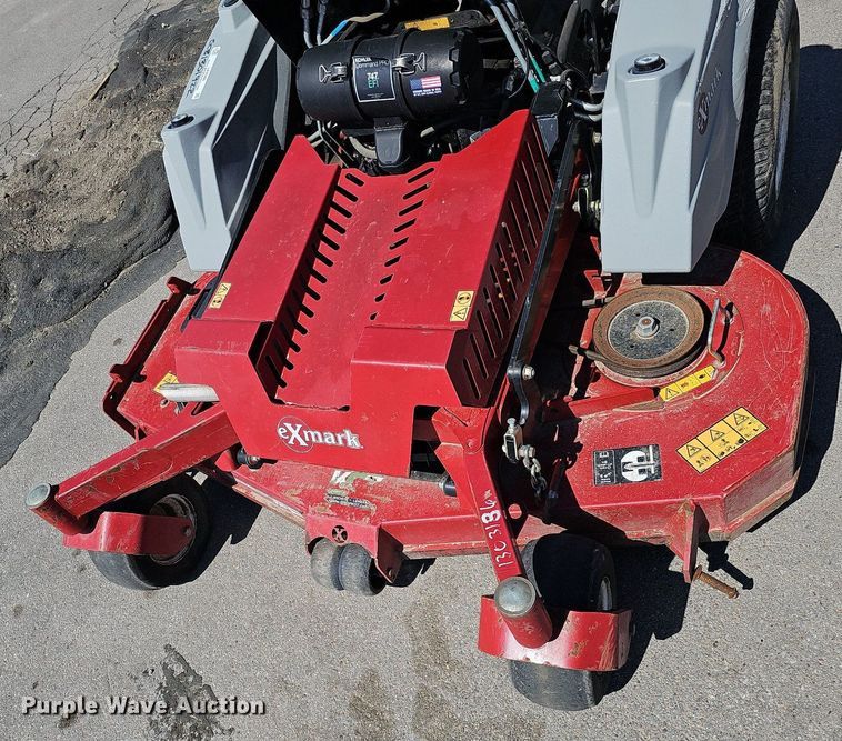 image for item LE9308 2019 Exmark Staris S-Series  ZTR lawn mower