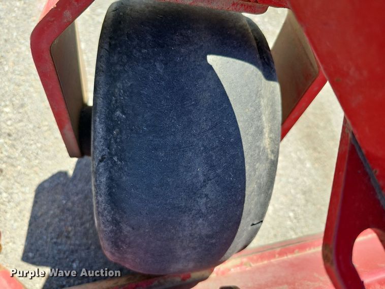 image for item LE9308 2019 Exmark Staris S-Series  ZTR lawn mower