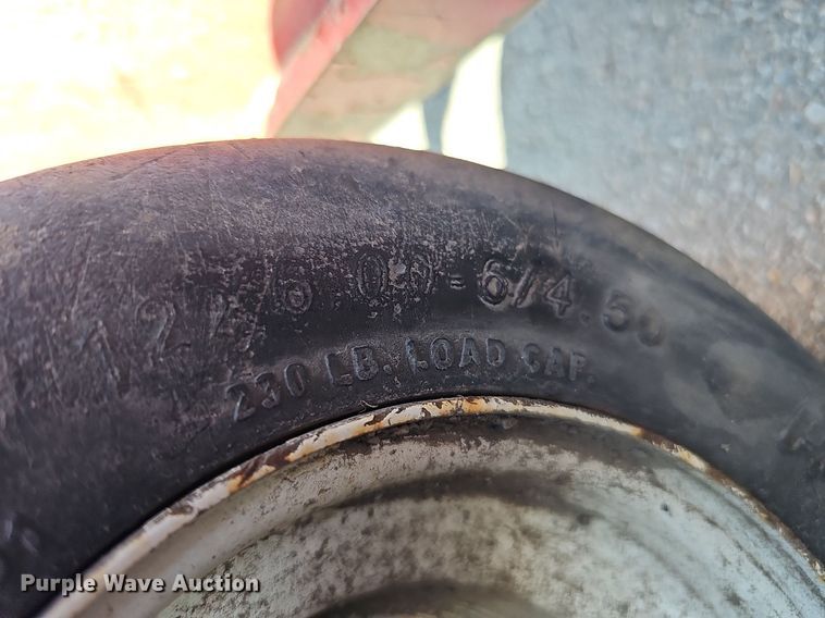 image for item LE9308 2019 Exmark Staris S-Series  ZTR lawn mower