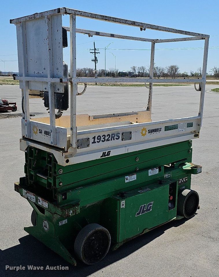 image for item LE9311 2015 JLG 1932RS  vertical lift