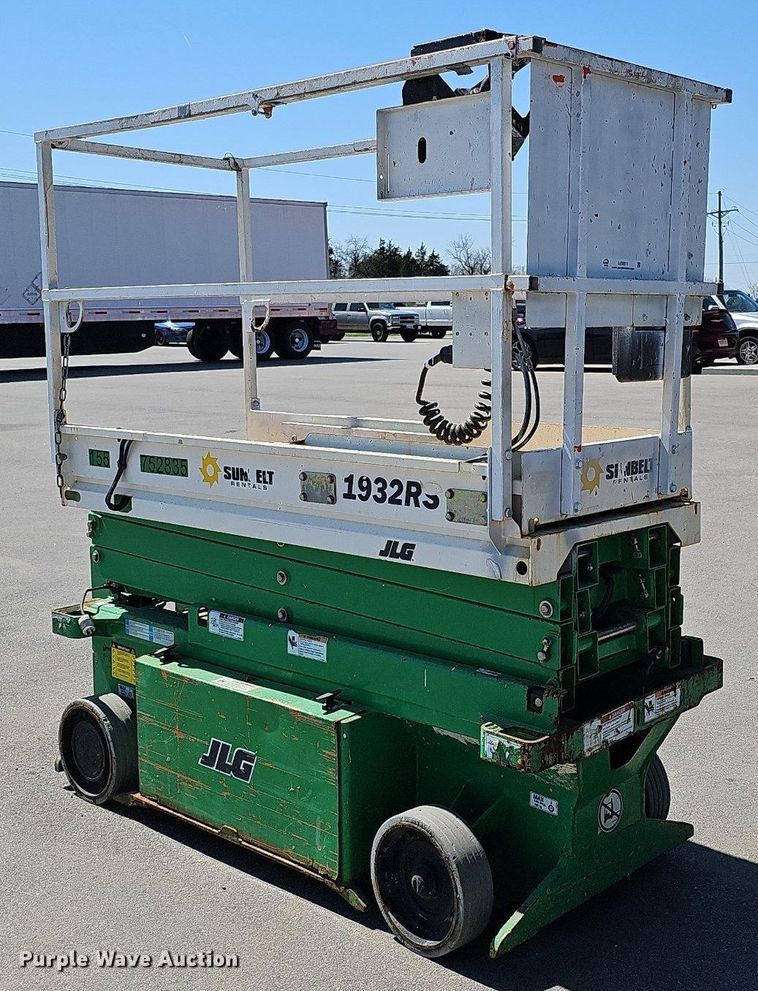 image for item LE9311 2015 JLG 1932RS  vertical lift