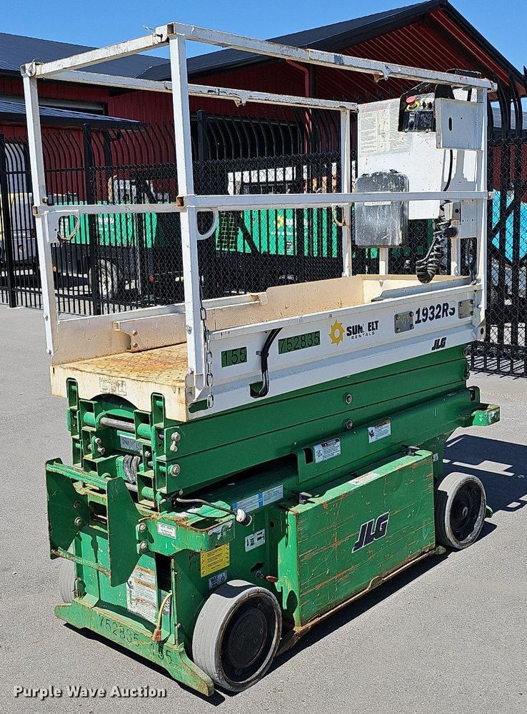 image for item LE9311 2015 JLG 1932RS  vertical lift