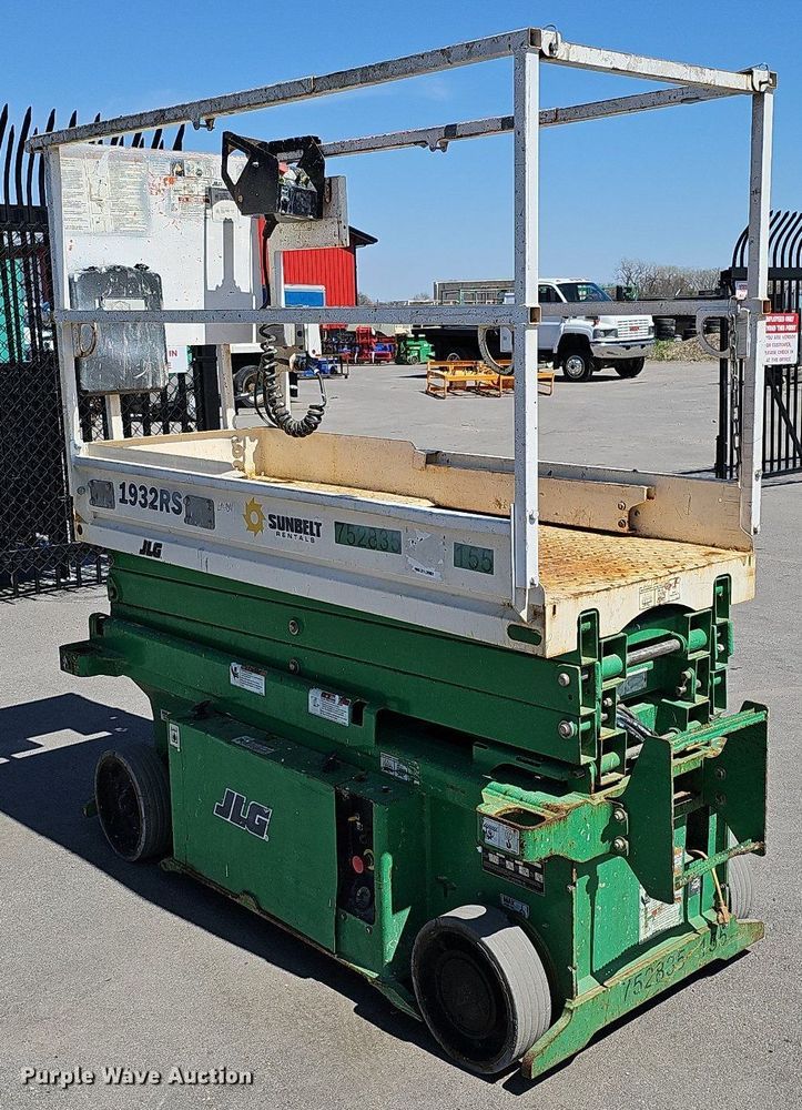 image for item LE9311 2015 JLG 1932RS  vertical lift