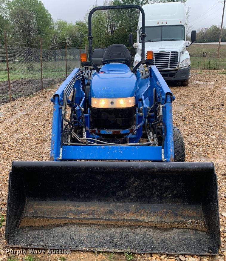 image for item LI9162 2003 New Holland TC33D  tractor