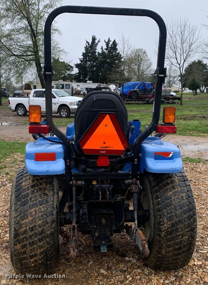 image for item LI9162 2003 New Holland TC33D  tractor