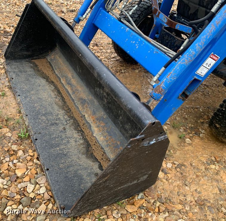 image for item LI9162 2003 New Holland TC33D  tractor