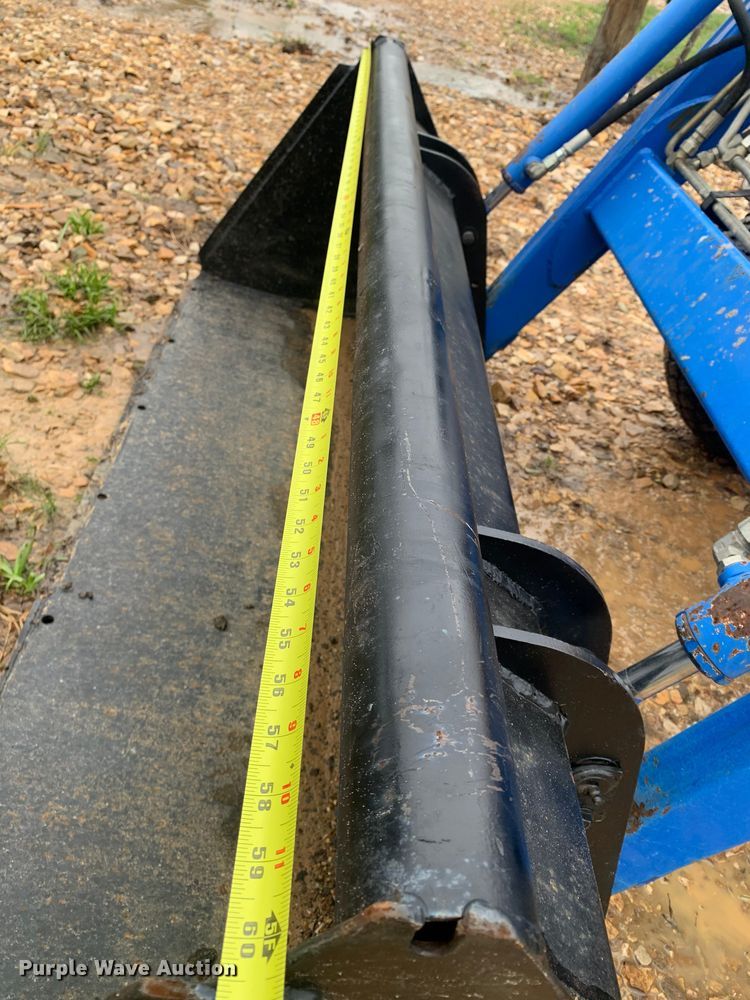 image for item LI9162 2003 New Holland TC33D  tractor