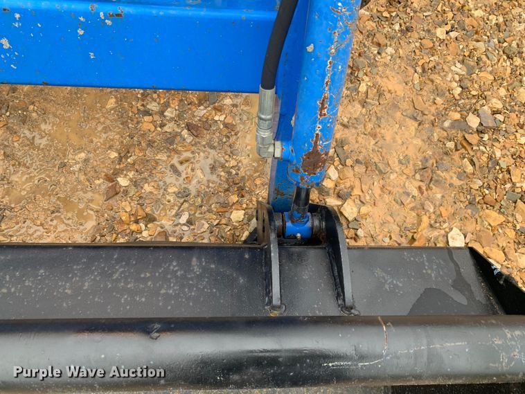 image for item LI9162 2003 New Holland TC33D  tractor