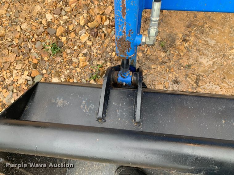 image for item LI9162 2003 New Holland TC33D  tractor