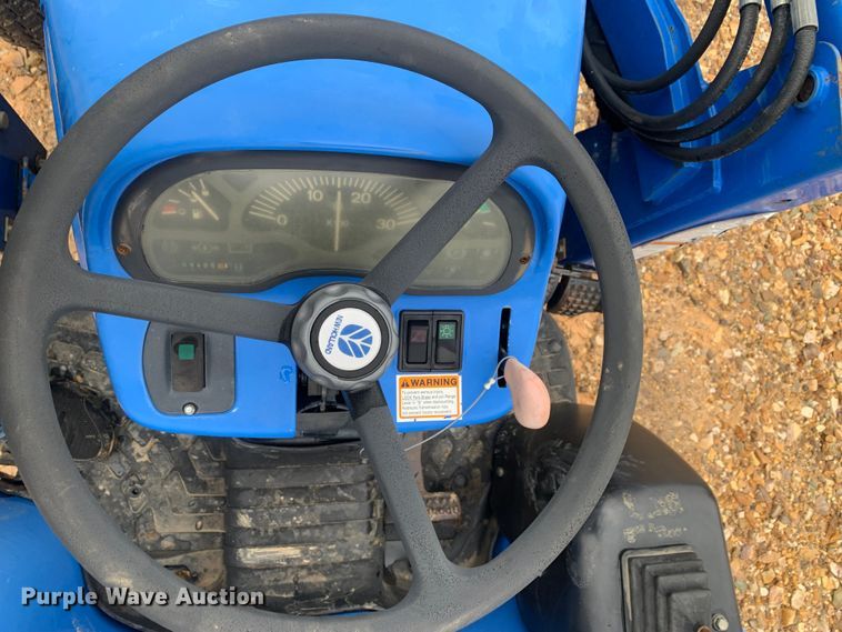 image for item LI9162 2003 New Holland TC33D  tractor