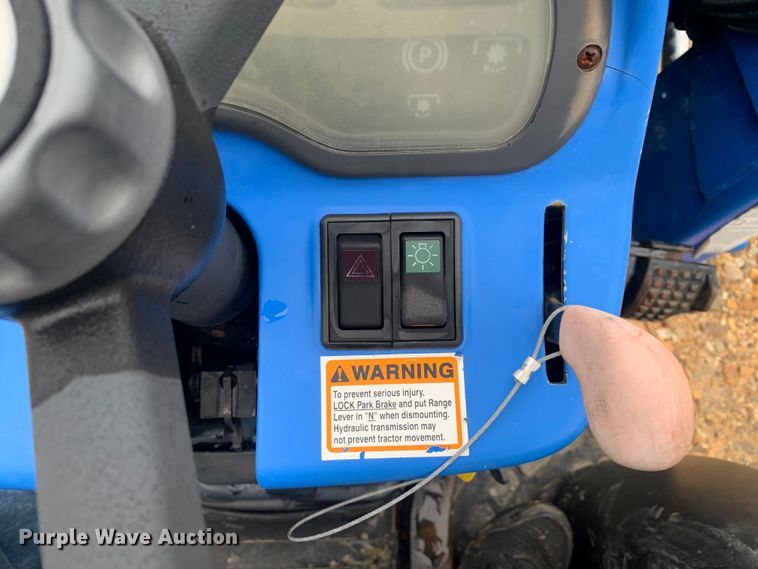 image for item LI9162 2003 New Holland TC33D  tractor