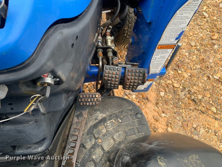 image for item LI9162 2003 New Holland TC33D  tractor