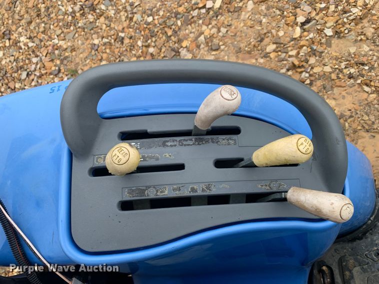 image for item LI9162 2003 New Holland TC33D  tractor