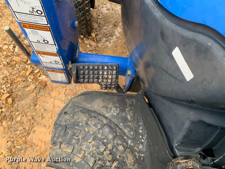 image for item LI9162 2003 New Holland TC33D  tractor