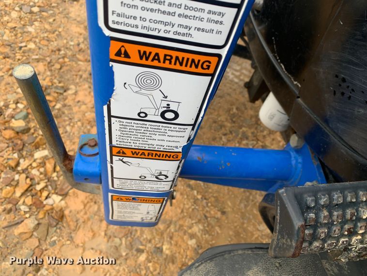 image for item LI9162 2003 New Holland TC33D  tractor