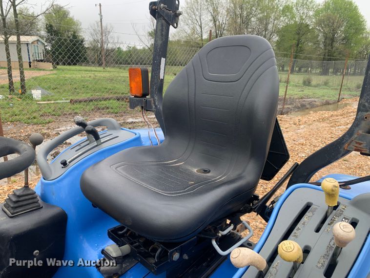 image for item LI9162 2003 New Holland TC33D  tractor