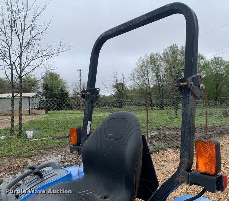 image for item LI9162 2003 New Holland TC33D  tractor