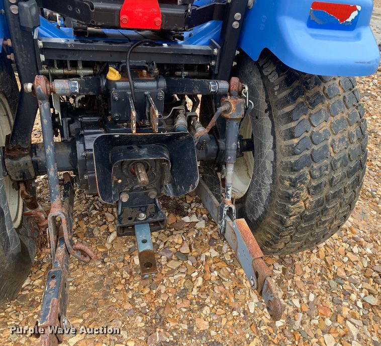 image for item LI9162 2003 New Holland TC33D  tractor
