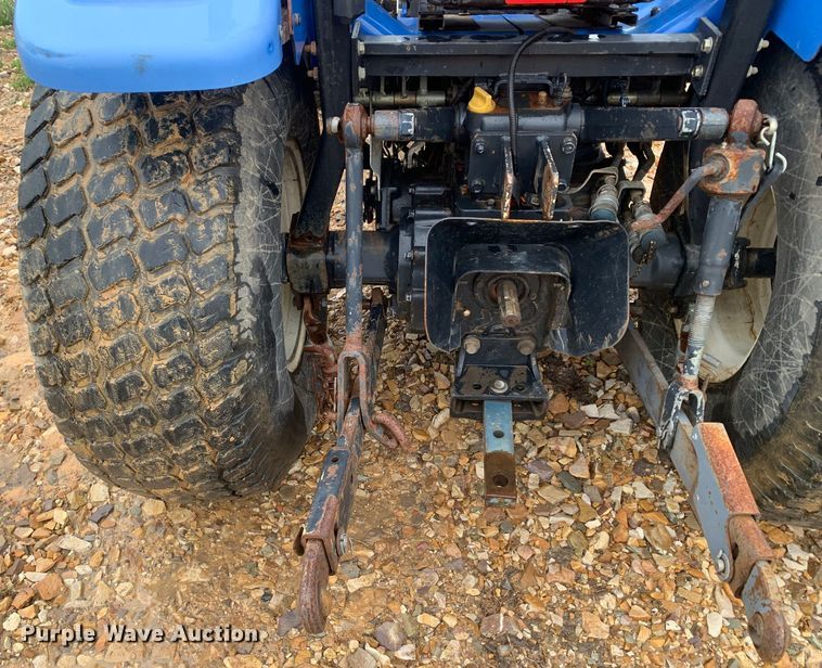 image for item LI9162 2003 New Holland TC33D  tractor