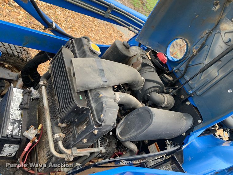 image for item LI9162 2003 New Holland TC33D  tractor