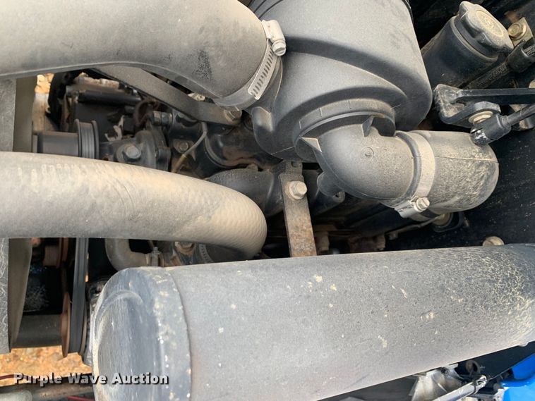 image for item LI9162 2003 New Holland TC33D  tractor