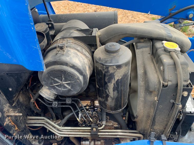image for item LI9162 2003 New Holland TC33D  tractor