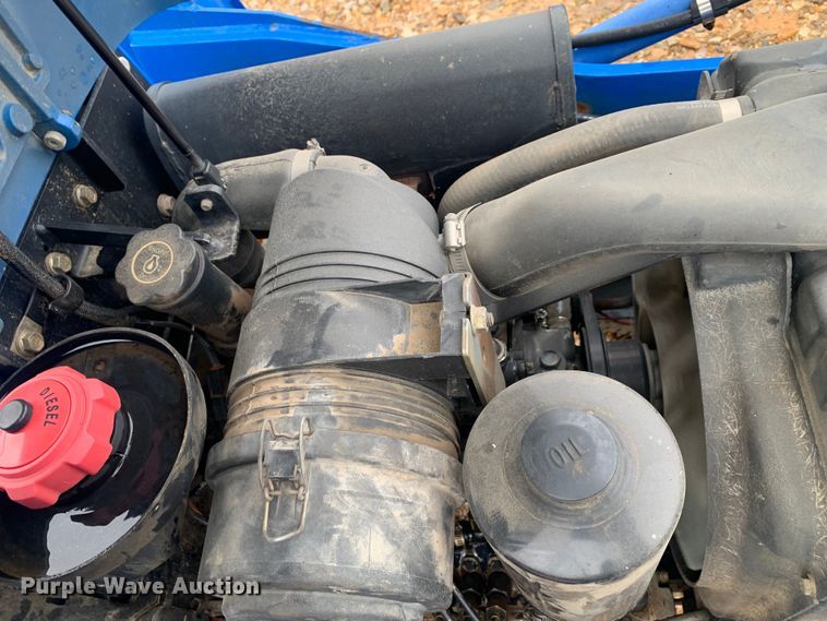 image for item LI9162 2003 New Holland TC33D  tractor