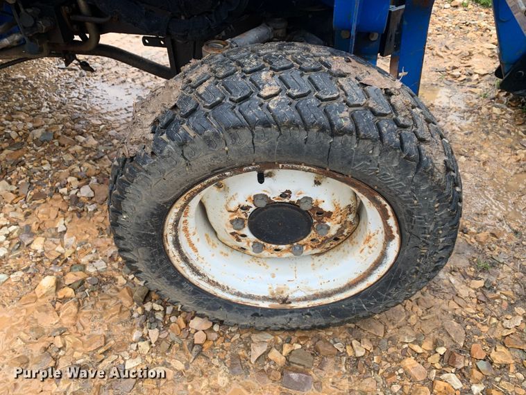 image for item LI9162 2003 New Holland TC33D  tractor