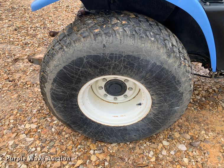 image for item LI9162 2003 New Holland TC33D  tractor