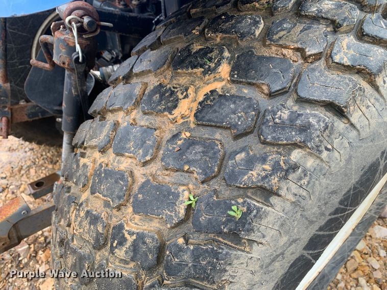 image for item LI9162 2003 New Holland TC33D  tractor