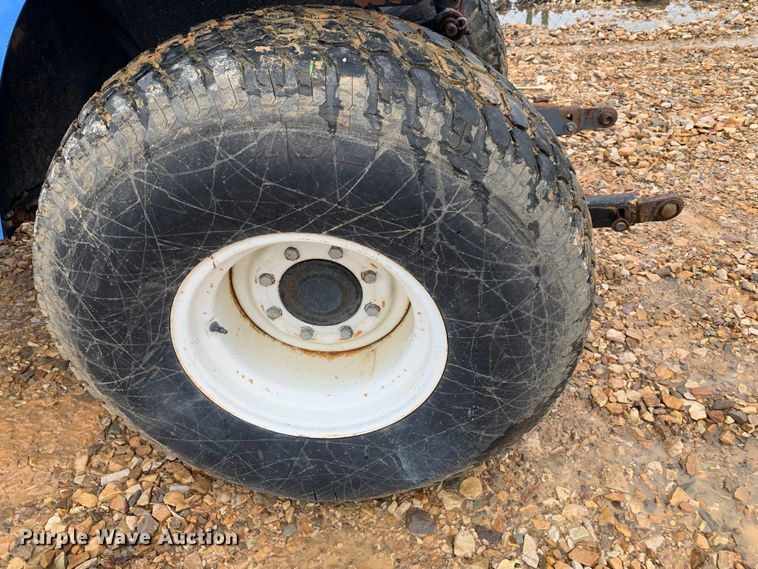 image for item LI9162 2003 New Holland TC33D  tractor