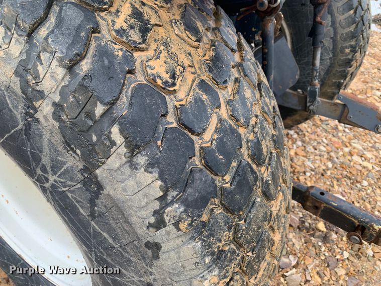 image for item LI9162 2003 New Holland TC33D  tractor