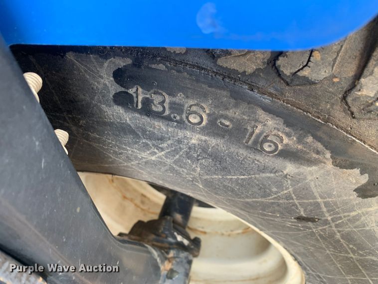 image for item LI9162 2003 New Holland TC33D  tractor